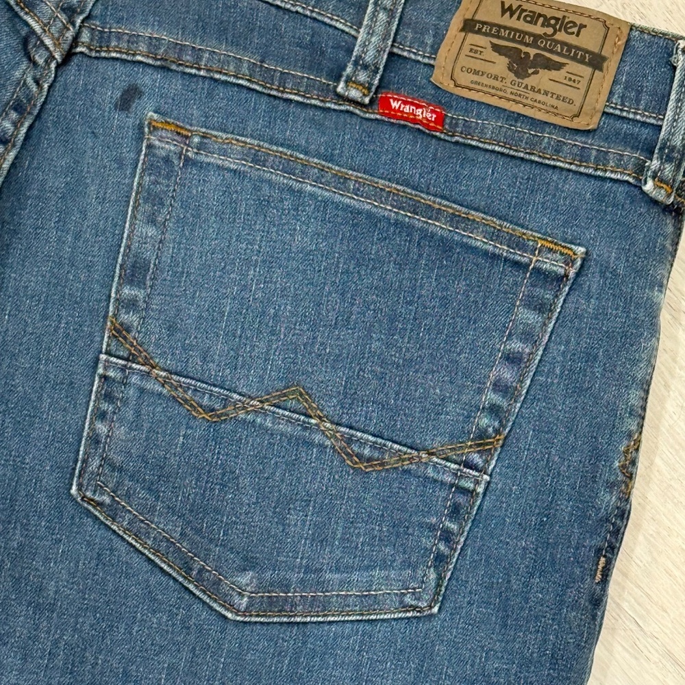 NWT Wrangler 5 Star Premium Jeans Medium Stretch Size 38 x 32 - Picture 7 of 9